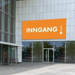 Skilt på bygg og fasade