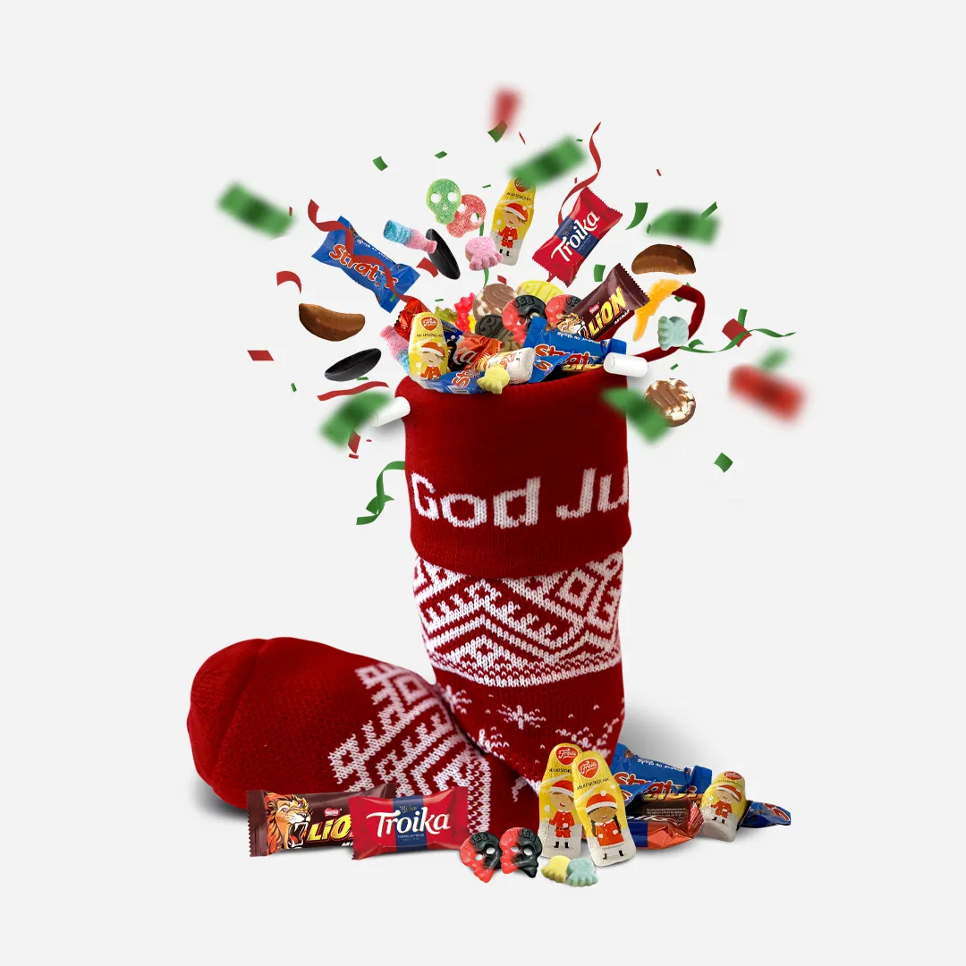 Bilde av en julesokk stappfull av julegodteri.