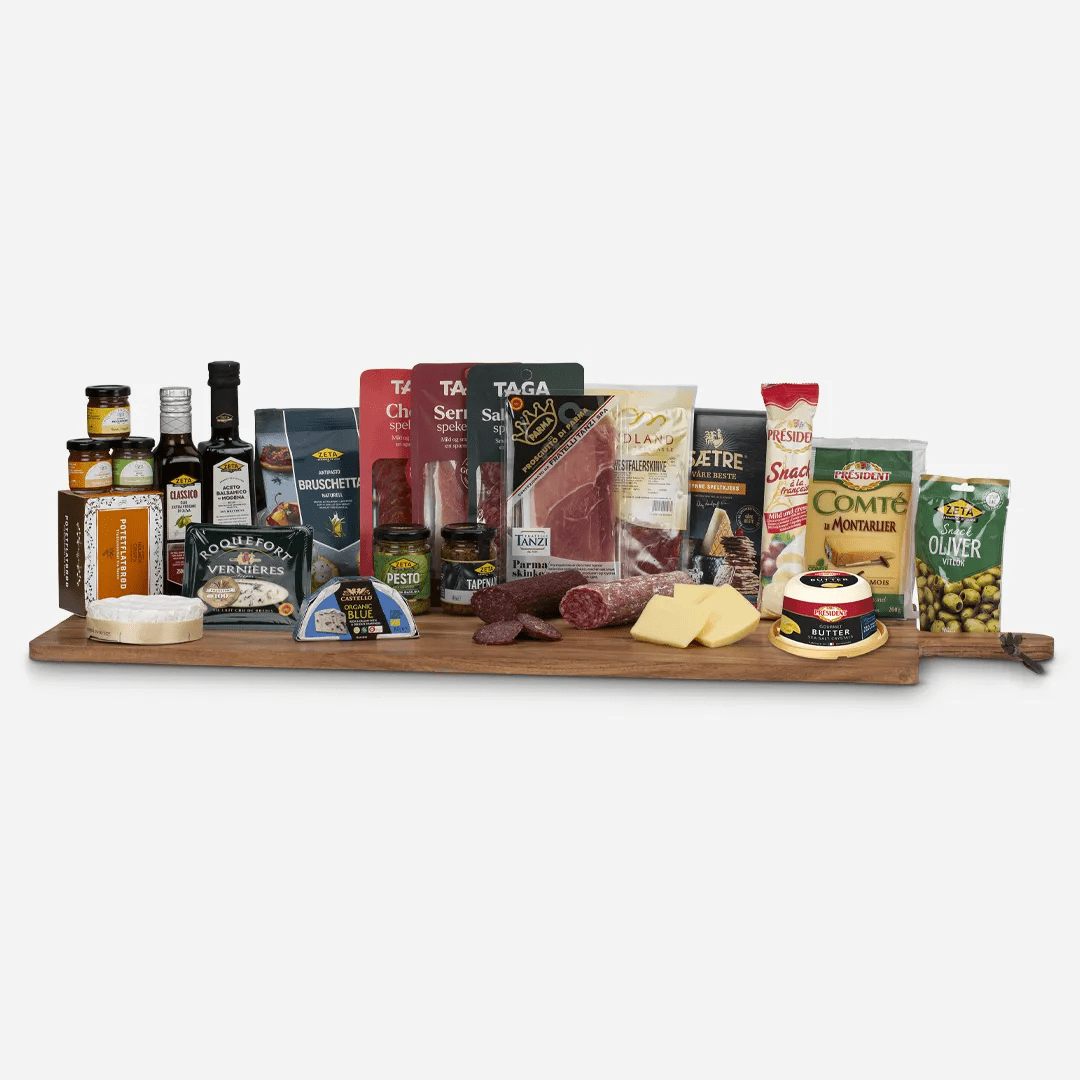 En stor fjøl med et enormt utvalg av fristelser som f.eks matoljer, blåost spekeskinker, ekslusive oster, krydre, diverse kjekser og mer.